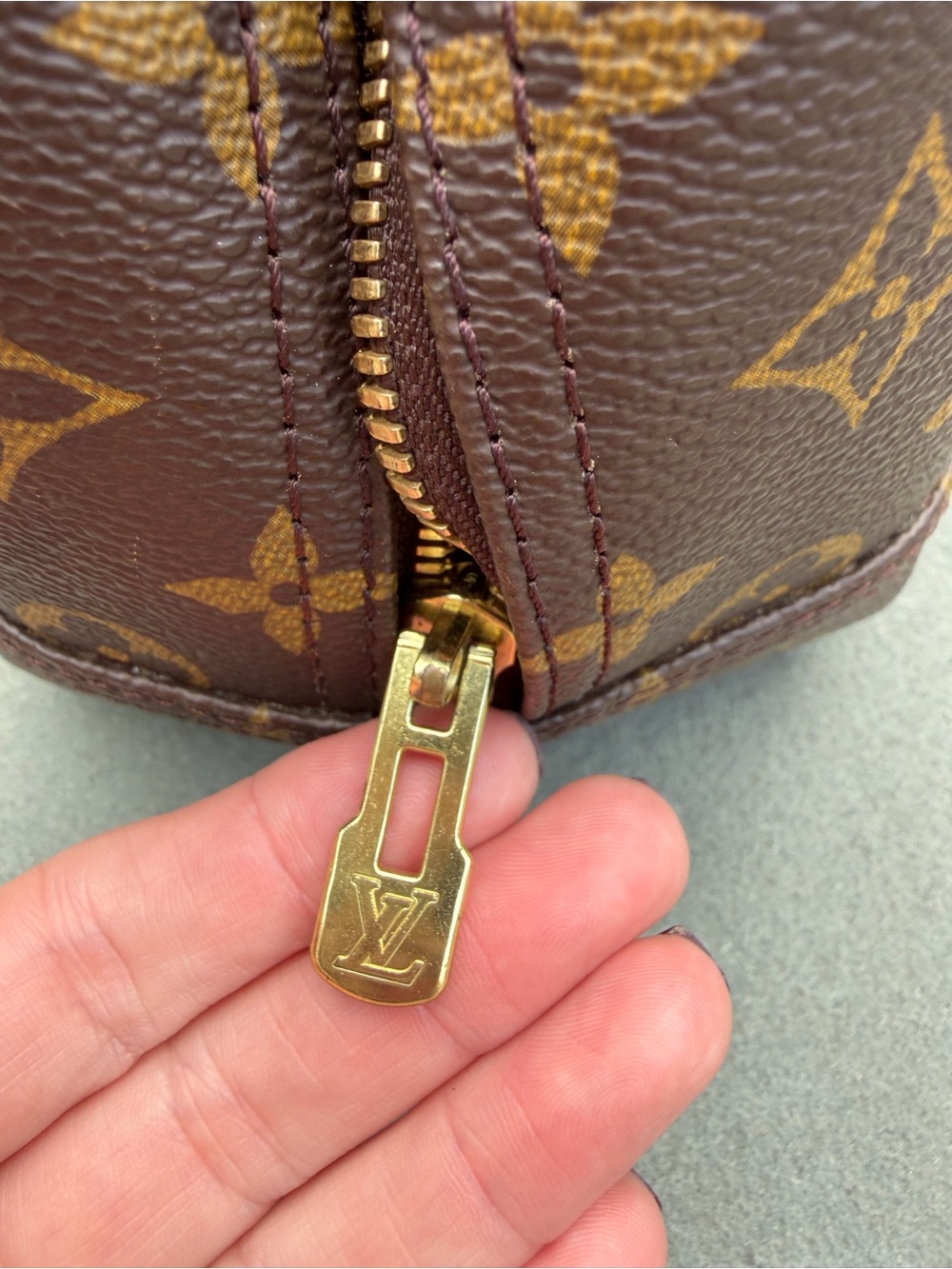 Louis Vuitton Deauville Monogram Satchel, black Model M4726 - Picture 10 of 14